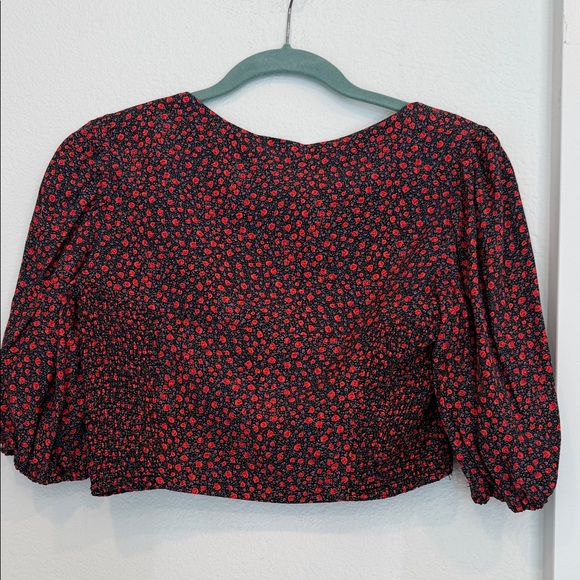 Zara Black and Red Floral Puff Sleeve Blouse - Picture 4 of 5